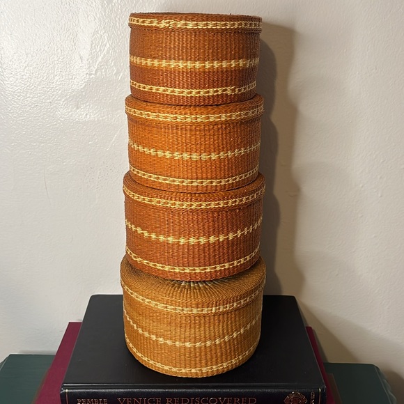 Vintage 1960s Four Woven Sweetgrass Lidded Nesting Baskets - Picture 7 of 9